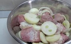 Шашлык из свинины в домашних условиях в духовке