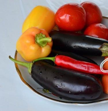 Dušené papriky, rajčata, mrkev