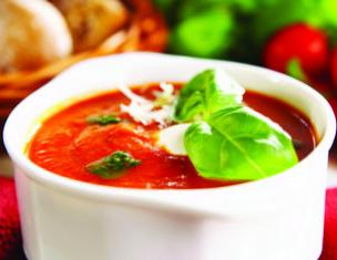 Hot tomato soup puree: recipes of Italy