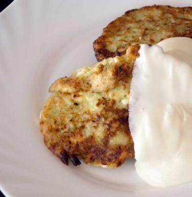 Zucchini pancakes with cottage cheese