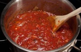 Tomato sauce for pizza Homemade pizza seasonings