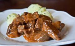 Beef goulash Meat dishes goulash or gravy