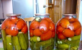 Quick and lazy canning of tomatoes and cucumbers