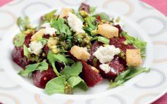 All about arugula salad: beneficial and harmful properties