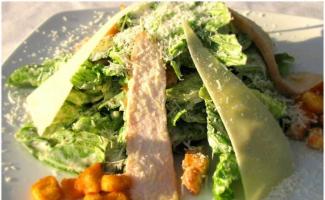 Caesar salad: a classic step-by-step recipe for a light dish