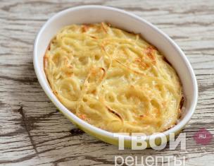 Hearty macaroni casserole with eggs and cheese