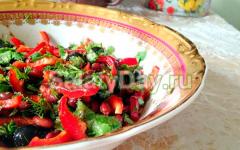 Sweet pepper salad - a variety of flavors